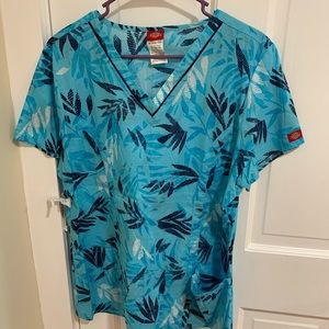 Dickies Women’s Scrub Top (XL)